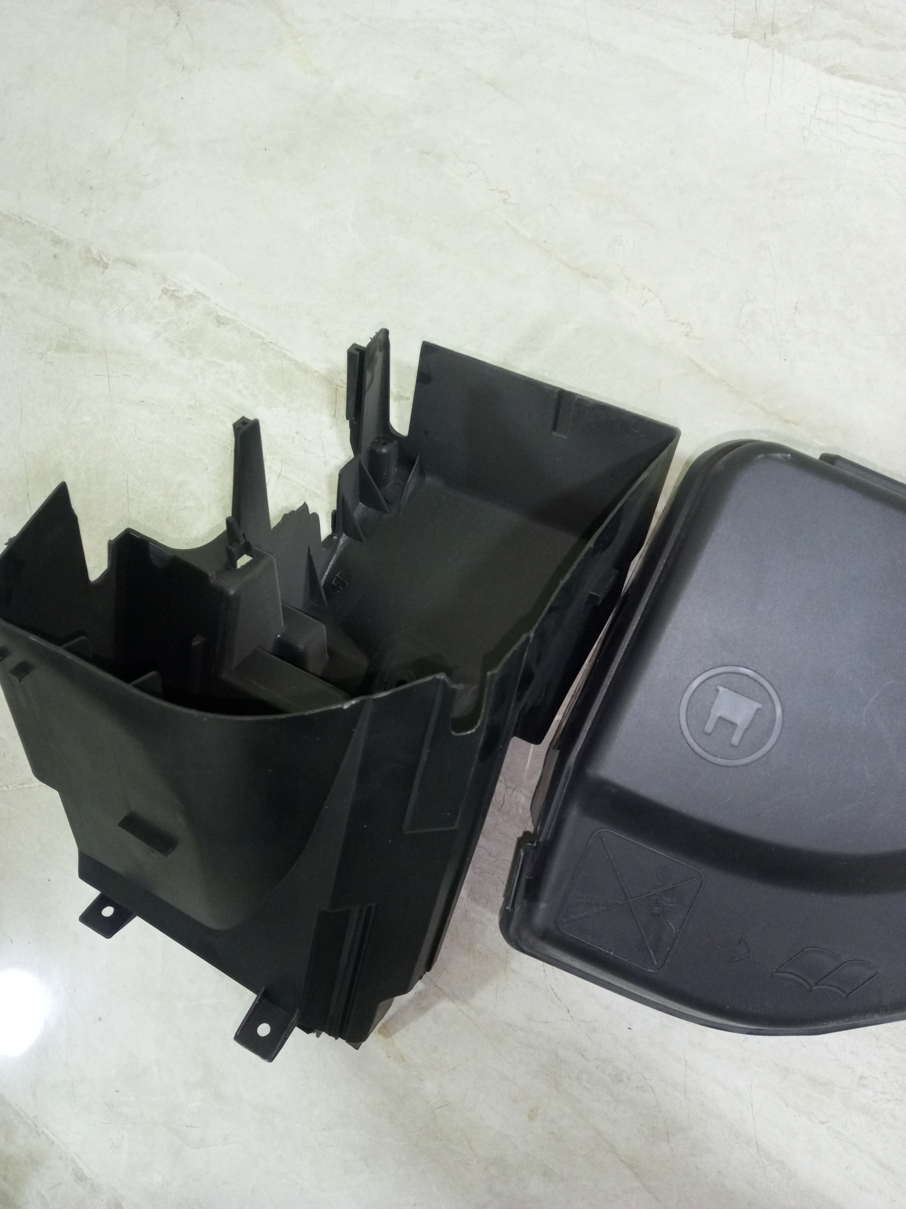 غطاء علبة فيوزات مع غطاء